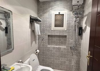 استديو بأثاث مريح وبسيط 