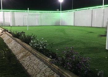 استراحة بمسبح داخلي وجلسة خارجية