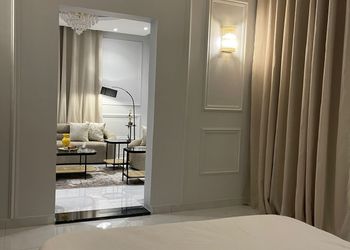 استديو واسع بسرير ماستر وجلسة 