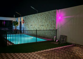 شاليه بمسبح والعاب أطفال