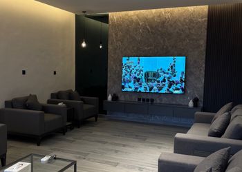 شالية انيقة بمجلس مطل على المسبح 