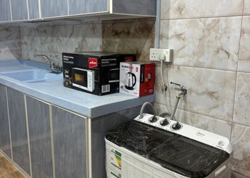 شقة بصالة جلوس و غرفة نوم