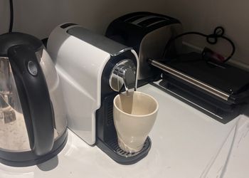 شقة بغرفتين نوم وصالة 