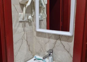شقة بغرفة جلوس وغرفتين نوم 