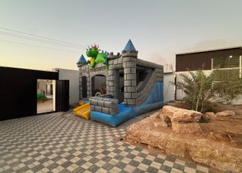 منتجع بمسبح