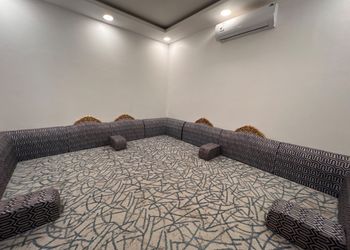 شاليه بمسبح داخلي ومجلس