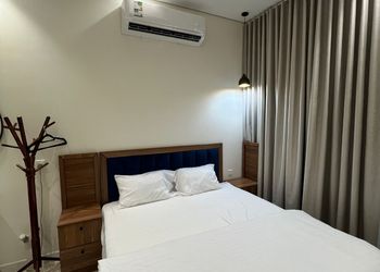 استديو بأثاث مريح وبسيط 