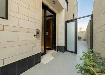 استديو بتصميم أنيق ودخول ذاتي