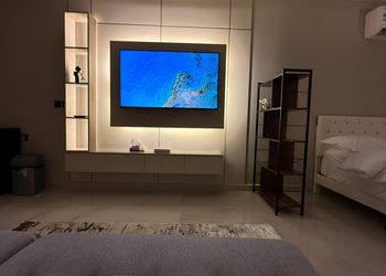 استديو بأثاث مريح وبسيط 