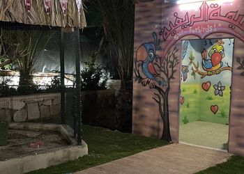 شاليه داخل مزرعة بجلسة خارجية 