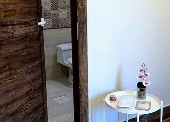 شاليه بجلسة خارجية وأجواء ممتعة 