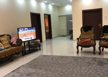 استراحة بمسطحات خضراء ومسبح 