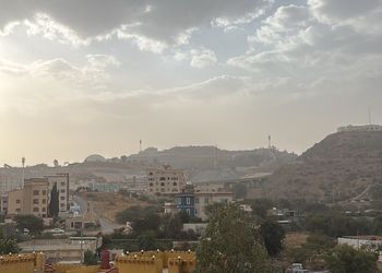 شقة بغرفتين نوم وصالة جلوس