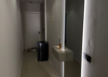 استديو بسرير ماستر وجلسه جانبيه