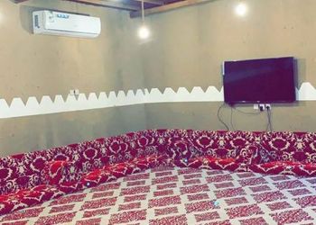 مزرعة ببيت شعر وجلسة خارجية