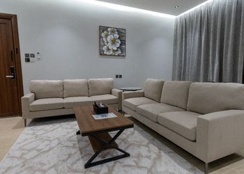 استديو بسرير ماستر وجلسة جانبية