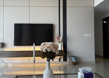 شقة بإطلالة مميزة وصالة أنيقة 