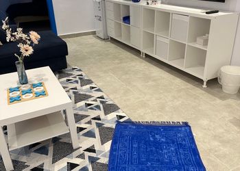 استديو بسرير ماستر وجلسة جانبية 