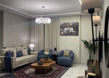 شقة بغرفة معيشة وغرفتين نوم 