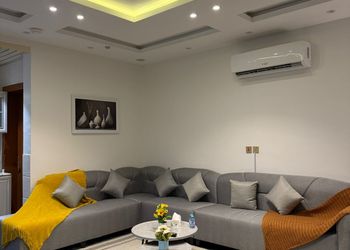 شقة بدخول ذاتي وصالة مريحة 