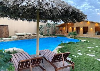 استراحة بألعاب أطفال ومسبح