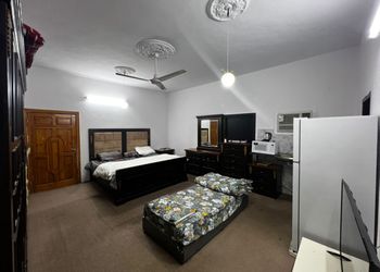 استديو بأثاث مريح وبسيط 