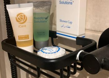 استديو بأثاث مريح وبسيط 