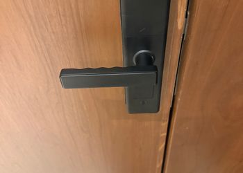 استديو بسرير ماستر وجلسة جانبية 