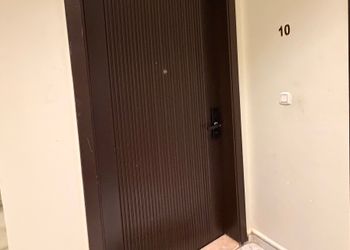 شقة بثلاث غرف نوم وصالة