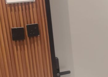 استديو بسرير ماستر وجلسة جانبية 