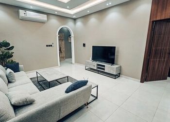شقة بغرفتين نوم وصالة مريحه 