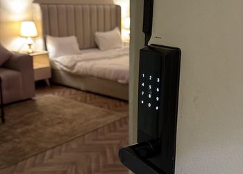 استديو بسرير ماستر ودخول ذاتي
