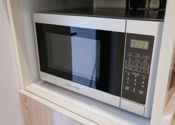 شقة بغرفة معيشة وغرفة نوم 