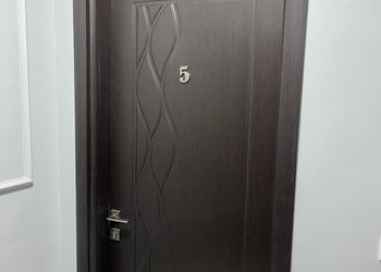 استديو بأثاث مريح وبسيط 