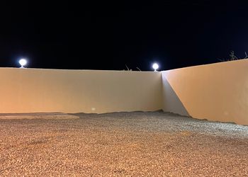 استراحة بمجلس وفناء خارجي 