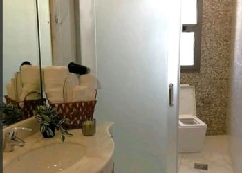 شقة بغرفتين نوم وصالة 