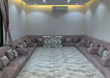 استراحة بمجلس وفناء خارجي 