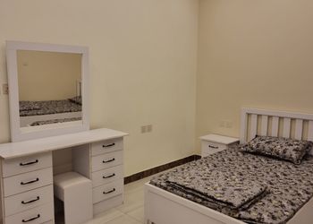 شقة بغرفة جلوس وغرفتين نوم 