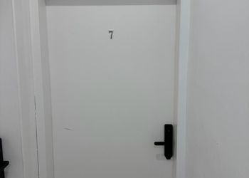 استديو هادئ بسرير ماستر 