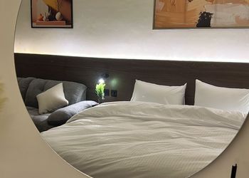 استديو بسرير ماستر وجلسة جانبية