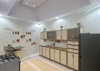 مزرعة بمسطح اخضر وجلسة خارجية 