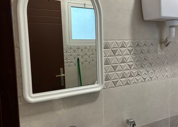 شقة بصالة جلوس وغرفتين نوم