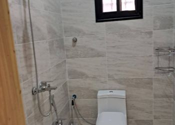 شقة بغرفة معيشة وغرفتين نوم 