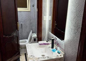 شقة بغرفة معيشة وغرفة نوم 