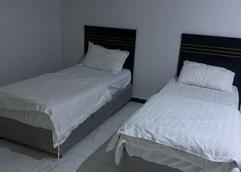 غرفة بسرير مزدوج