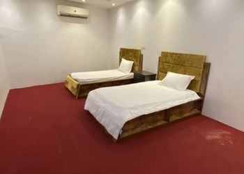 استراحة بمجالس ومسطح اخضر