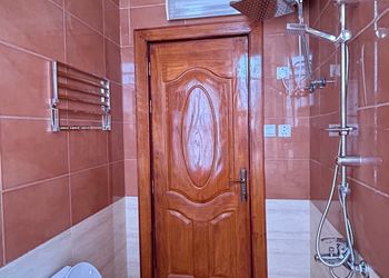 شقة بصالة مريحة وغرفة نوم 