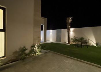 شاليه بمجالس انيقة ومسبح خارجي