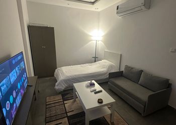 استديو بسرير مفرد ودخول ذاتي 