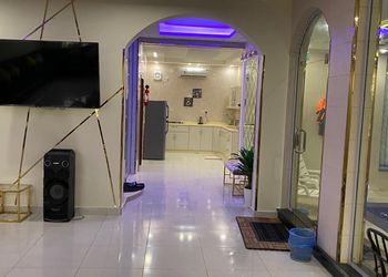 شاليه بمسطح اخضر وجلسة خارجية 